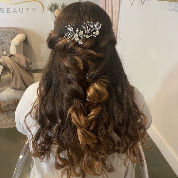 Untamed Petals Bridal Hairpiece - Picture 3 of 3